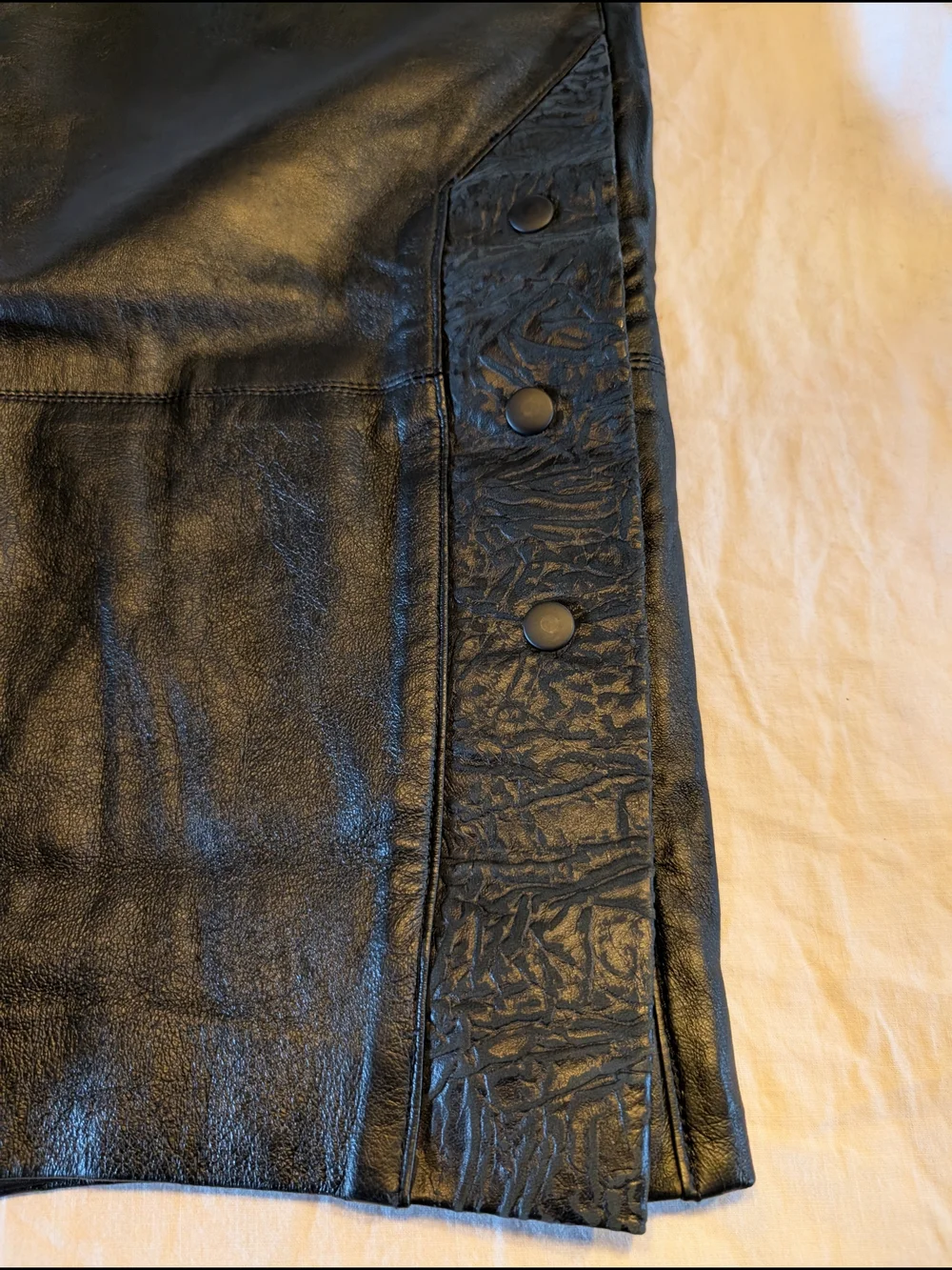 2/40$ Vintage Black Leather Midi Skirt with Panel Seams - Picture 4 of 7
